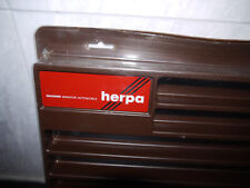 HERPA- Wandvitrine für Modelle in 1:87, H0, 57/42 cm, braun + rotes Herpa-Logo