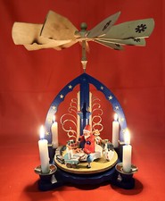 ERZGEBIRGE, MUSEALE WEIHNACHTSMANN PYRAMIDE, FA. RICHARD GLÄSSER, CA: 1960, TOP