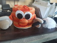 Lustiger Kloopapier Hut für die Hutablage im Auto