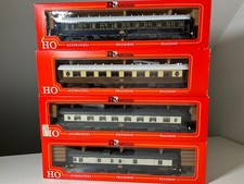 4 Rivarossi Waggons