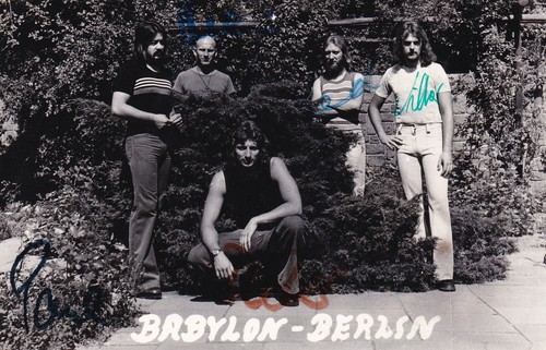 Autogramm babylon berlin - -,