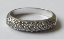 Ring mit 34 Zirkonias