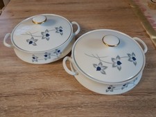 Suppenterrine mit Deckel, zwei