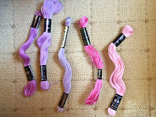 5 x Stickgarn, Baumwolle, Flieder- und Rosatöne, Nr. 25, 73, 95, 203, 342