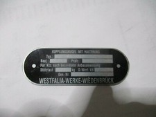 Nameplate hitch coupling