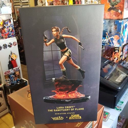 Tomb raider figur statue - tomb,