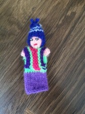 Fingerpuppe Peru Mutter Frau Bäuerin Lila blau gestrickt, einwandfreier Zustand 