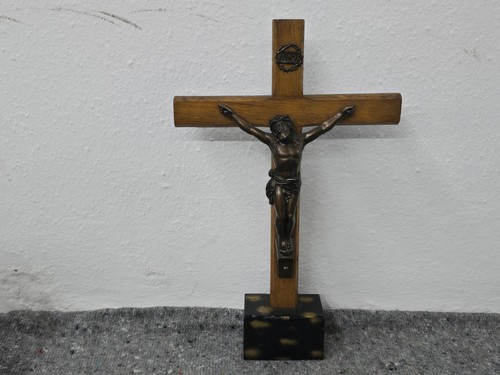 Religiöser standkreuz auf - standkreuz,