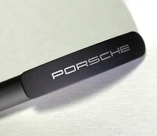 Matt schwarzer Porsche