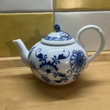 Süße Kleine Teekanne Aus Porzellan 