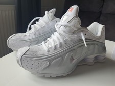Nike Shox R4 SE Größe 42 US 8.5  Weiß/Weiß/Bright Crimson/Metallic Silver neu