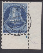 30 Pf Glocke mitte Mi 104 zentrischer Vollstempel Berlin FN s1a2B Pracht!