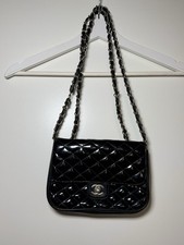 Vintage Schultertasche Damen schwarz – Kettenriemen, Steppoptik, Drehverschluss