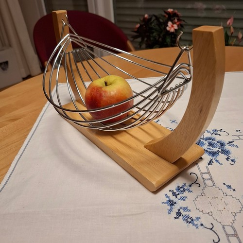 Obstschale bestehend aus