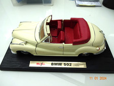Modellauto BMW 502 (1955) in creme mit roter Innenausstattung von Maisto 1:18