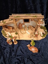 Weihnachtskrippe komplett - Stall mit12cm Figuren bunt - Fontaninifiguren