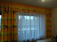 Kinderzimmer-Vorhang-Set: Querbehang, 2 Schals, 2 Raffhalter und Reststoff