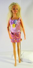 Barbie Puppe Blonde Haare Rock+Top Ellenbogengelenke 29cm Mattel 1995/1995defekt