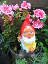 Niedlicher Gartenzwerg Angler