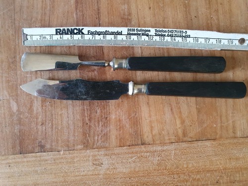 Käse und buttermesser - und,