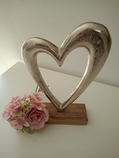 Deko Herz ca 14cm aus Metall auf Mango-Holz-Ständer