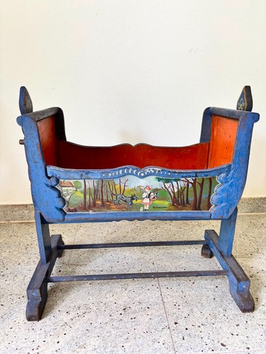 Puppenwiege aus holz alt - aus,
