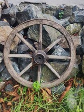 altes Wagenrad, Leiterwagen - Rad, Holzrad