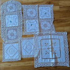5 Stück alte größere Spitzendeckchen Spitze Tischdecke aus Oma Schrank Filet