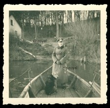 Wehrmacht Offizier mit Hund auf Kahn Boot - WK2 Foto 6x6cm