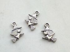 10x Anhänger Hexe auf Besen 16x10mm Charm Gothic Halloween Schmuck Deko Basteln