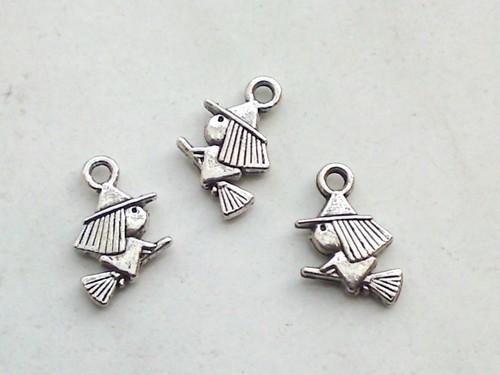 10x anhänger hexe auf besen - 10x,