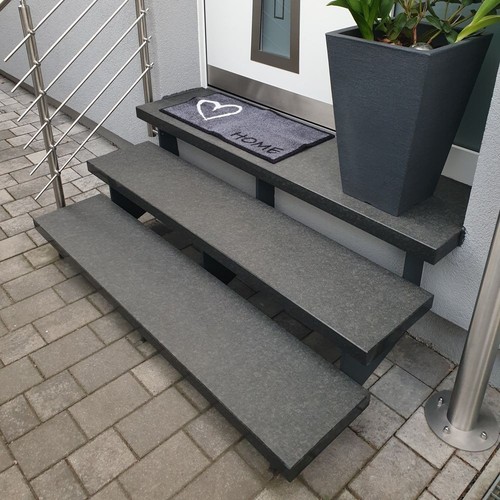 Treppenstufe außen - -,