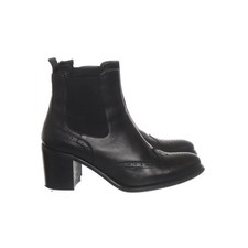 Vera Gomma, Stiefeletten