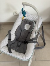 Babywippe von Babymoov mit Spielzeug