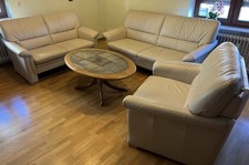 Hochwertige cremefarbene Ledergarnitur