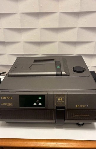 Diaprojektor des modells braun - des,