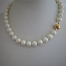Collier aus MuschelkernPerlen