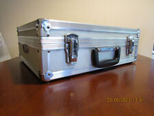 Gsa Alukoffer in absolut neuwertigen Zustand mit variabler Innenaufteilung