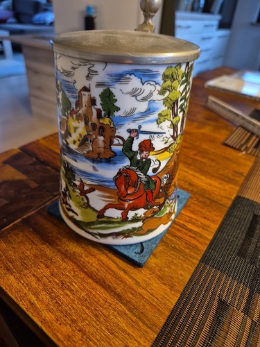 Porzellanbierkrug mit