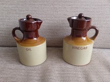 VINTAGE ESSIG UND ÖLKRÜGE STEINZEUG 2ER SET LANDHAUS KÜCHE