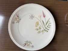 Kuchenteller mit Goldrand der