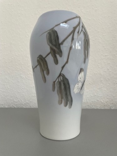 Vase mit zweig und zwei - zweig,