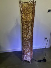 Stehlampe aus Drahtgeflecht