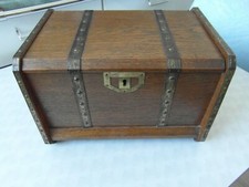Antike Eichenholztruhe mit Beschlägen