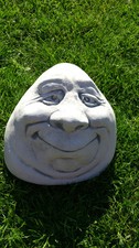 Steinfigur, Steinguss, Steinkopf "Gesicht grinsend" 13,5 cm, Gartenfigur