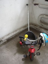 Kinder Spielzeug Spielgerät Dreirad mit Schubstange mit Helm S