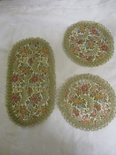 3 Zierdeckchen mit Muster