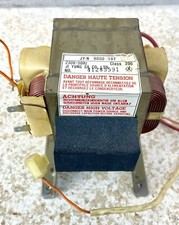 Hochspannungstransformator