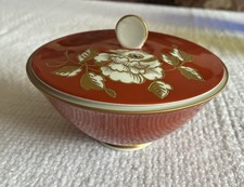Porzellan -Dose Goldrelief