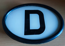 D Schild alt  beleuchtet